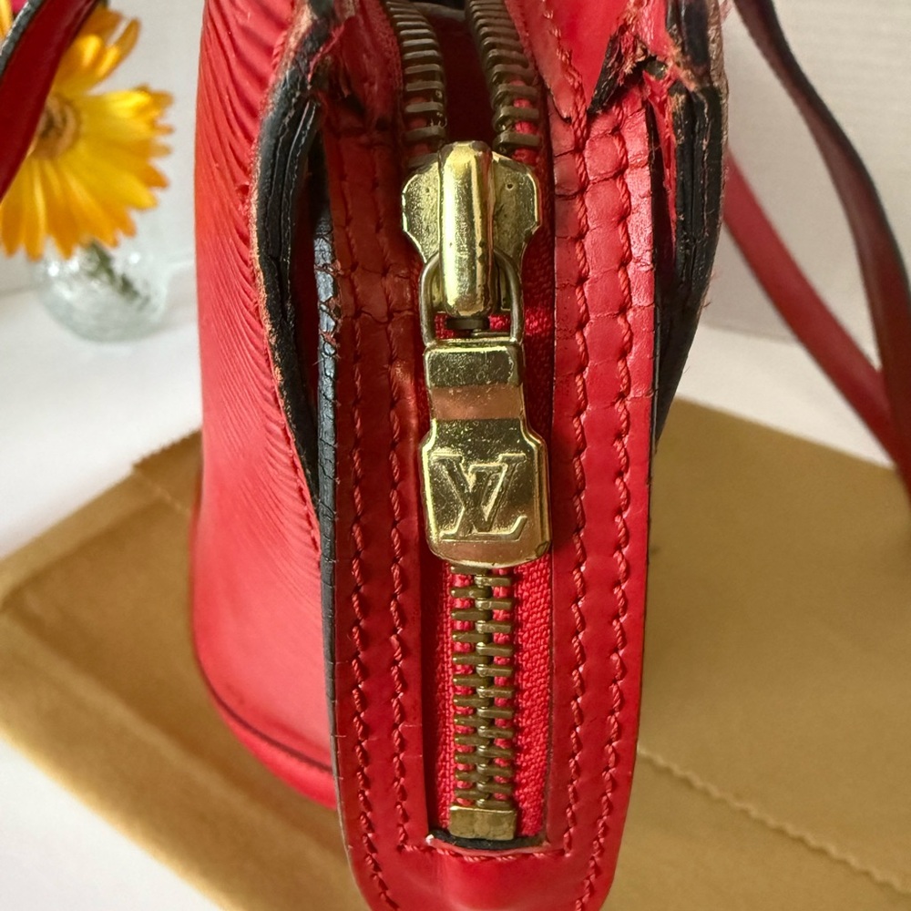 LOUIS VUITTON EPI SAINT JACQUES LARGE SHOULDER BAG. - Picture 15 of 17
